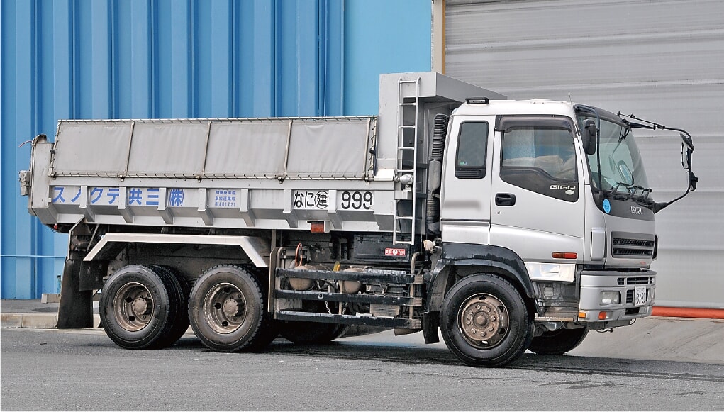 大型ダンプ車
